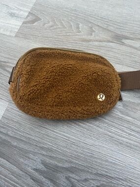 Lululemon sherpa everywhere crossbody belt bag Brown
